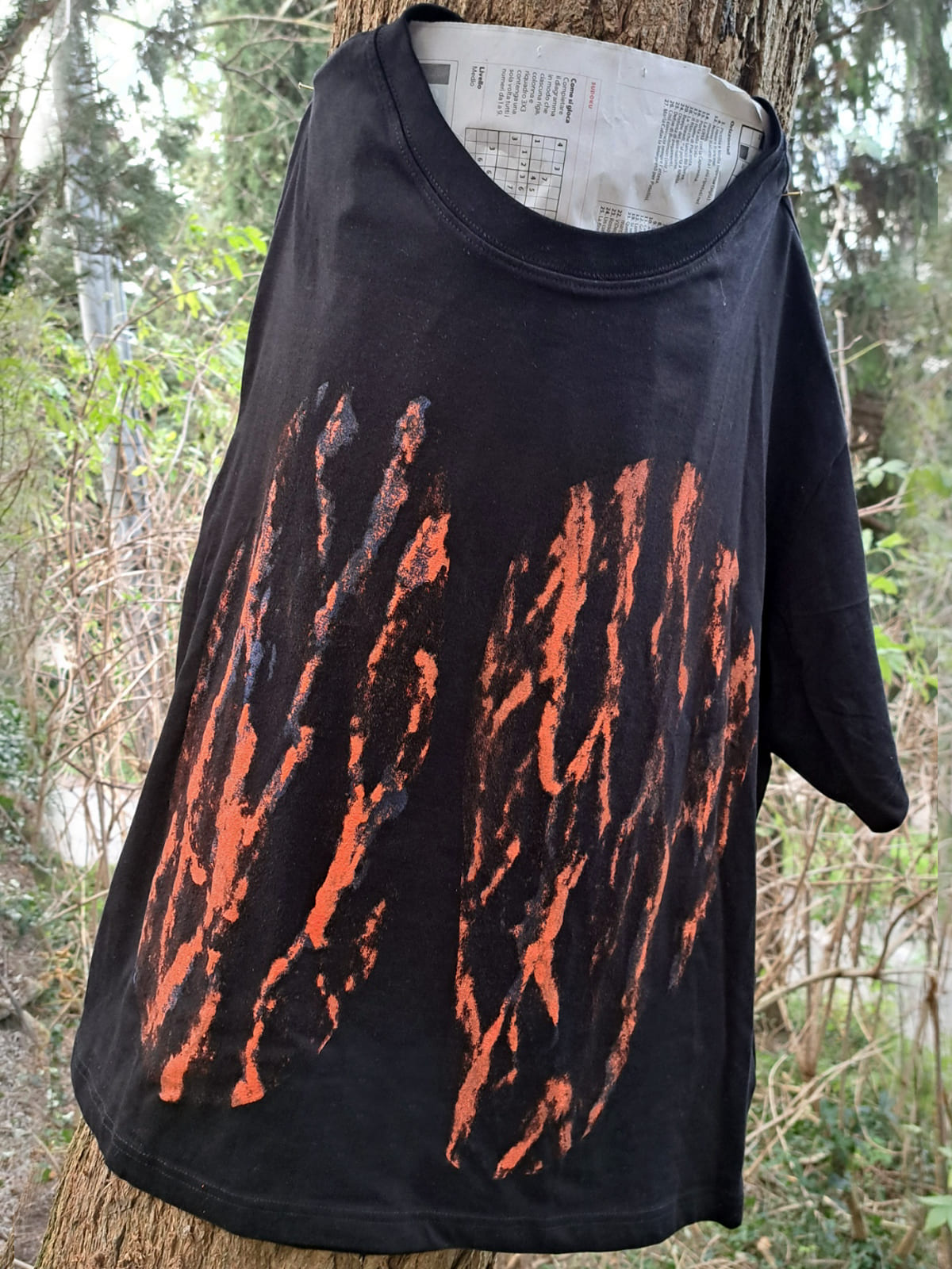 PRIMITIVE T-SHIRT *ORANGE&BLU ROBINIA* - immagine 3